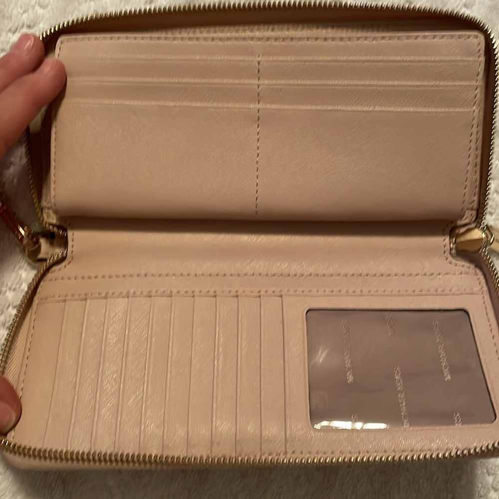 Michael Kors Continental leather wristlet in soft pink - Picture 4 of 15